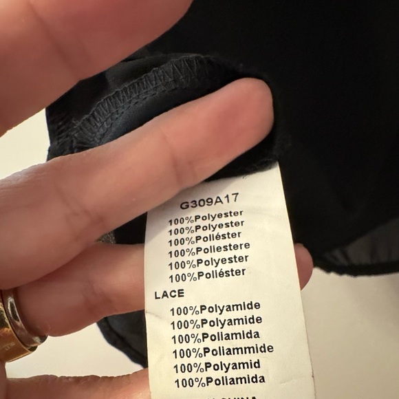 Black top with lace detail - Picture 2 of 4